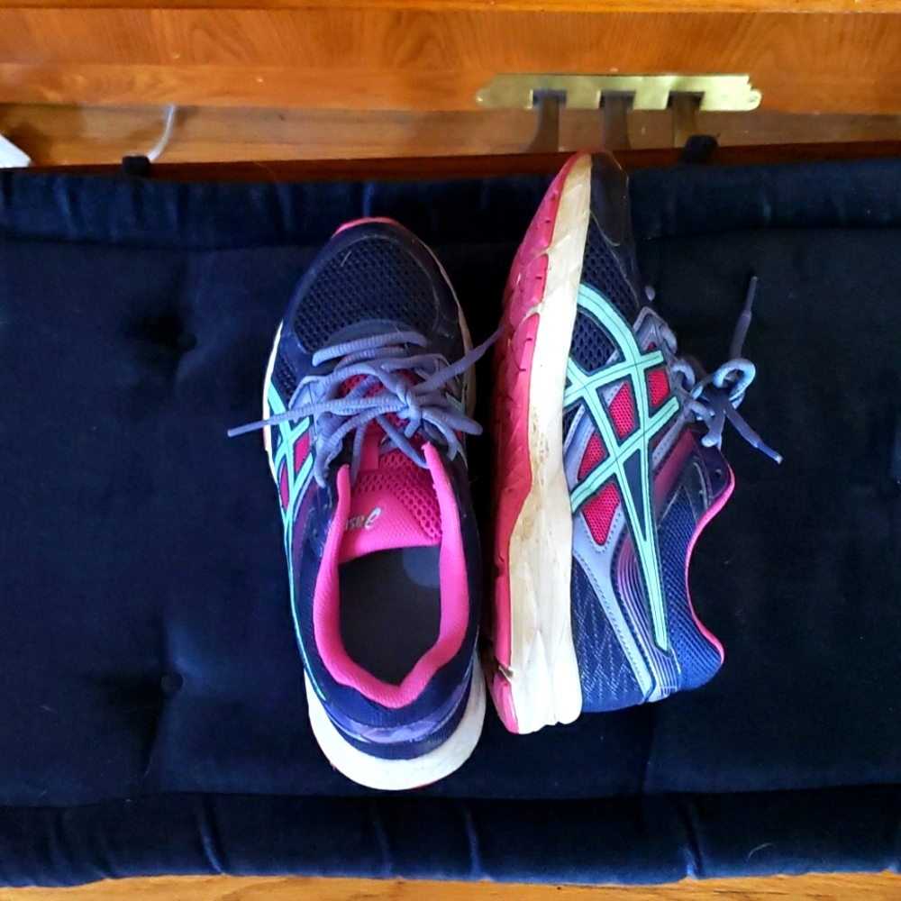 Asics athletic shoes! Vibrant colored, size 7.5